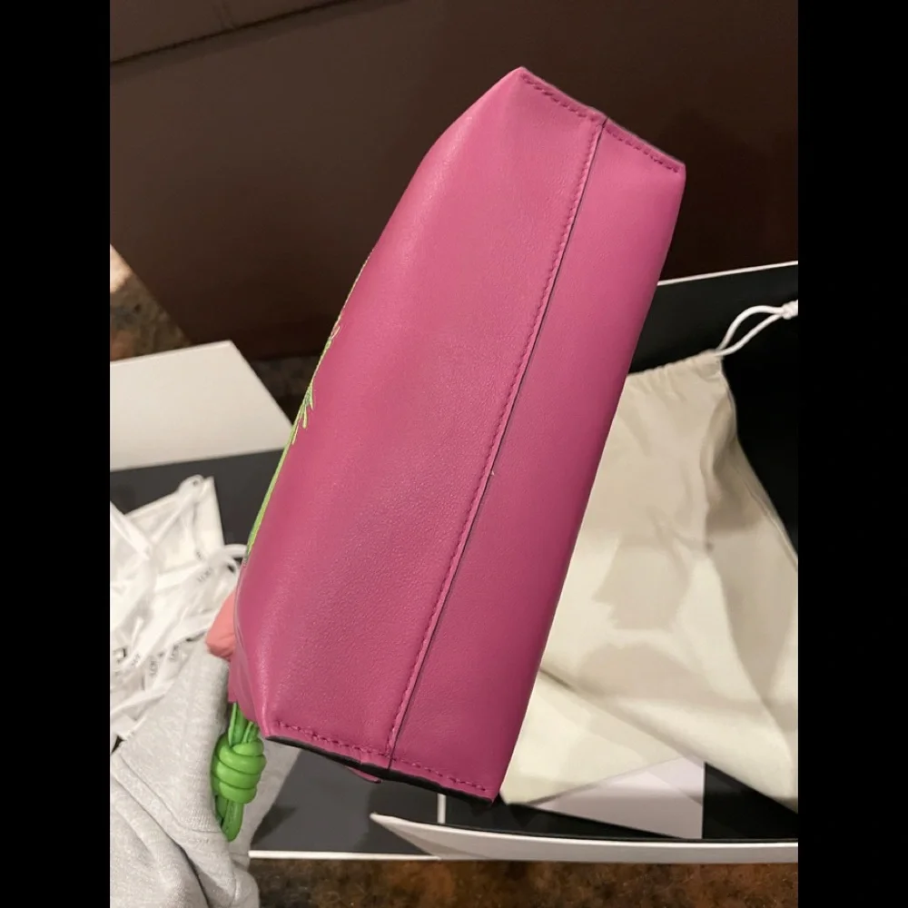 Loewe X Spirited Away Aogaeru Flamenco Frog Clutch - Picture 2 of 8